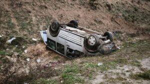 kirikkale’de-feci-kaza:-arac-sarampole-uctu