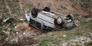 kirikkale’de-takla-atan-otomobil-sarampole-yuvarlandi:-ayni-aileden-4-yarali