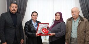 sehit-ugurelli-ailesine-duygusal-ziyaret