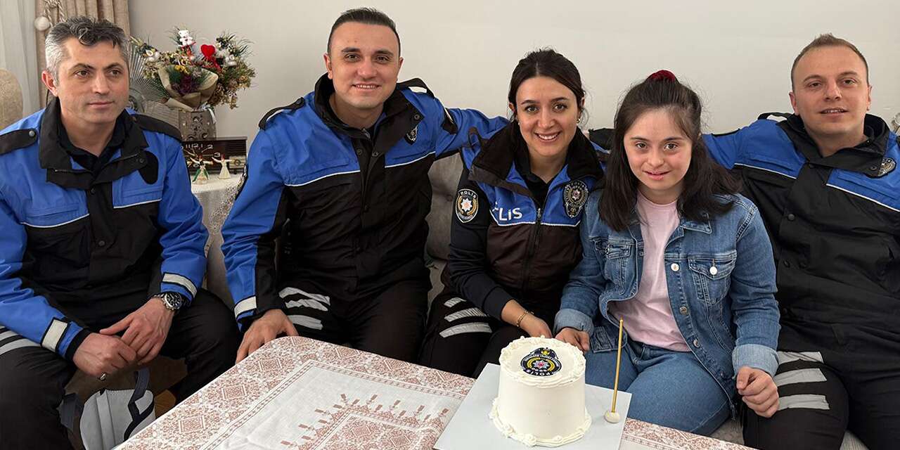 polis-olma-hayali-kuran-irem’e-dogum-gununde-uniforma-surprizi