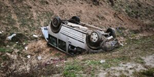 hafif-ticari-arac-takla-atti:-4-yarali