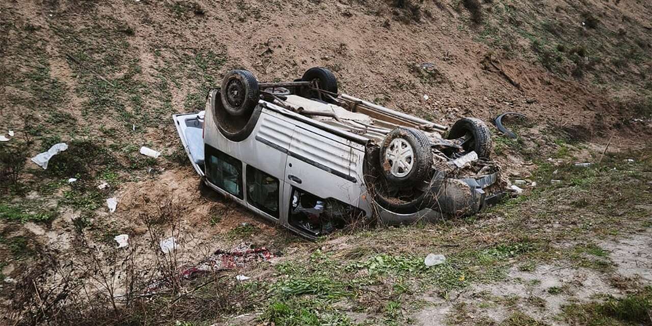 hafif-ticari-arac-takla-atti:-4-yarali