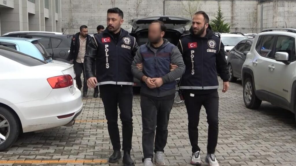kardesler-bicakladi,-adliyeye-sevk-edildi