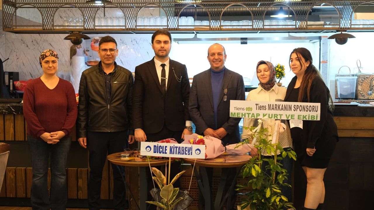 murat-cavusoglu’nun-kitabi-okuyucularla-bulustu