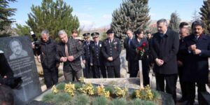 bakan-ciftci,-neset-ertas’in-kabrini-ziyaret-etti