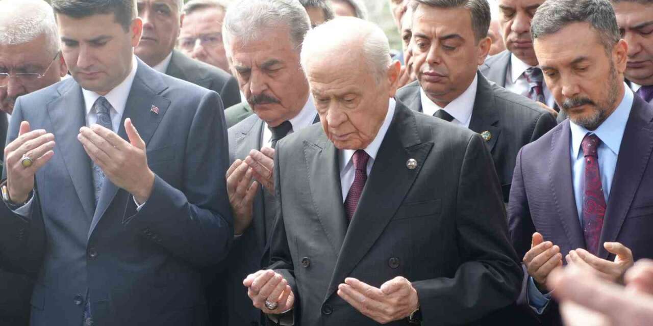 mhp-lideri-bahceli,-turkes’in-kabrini-ziyaret-etti