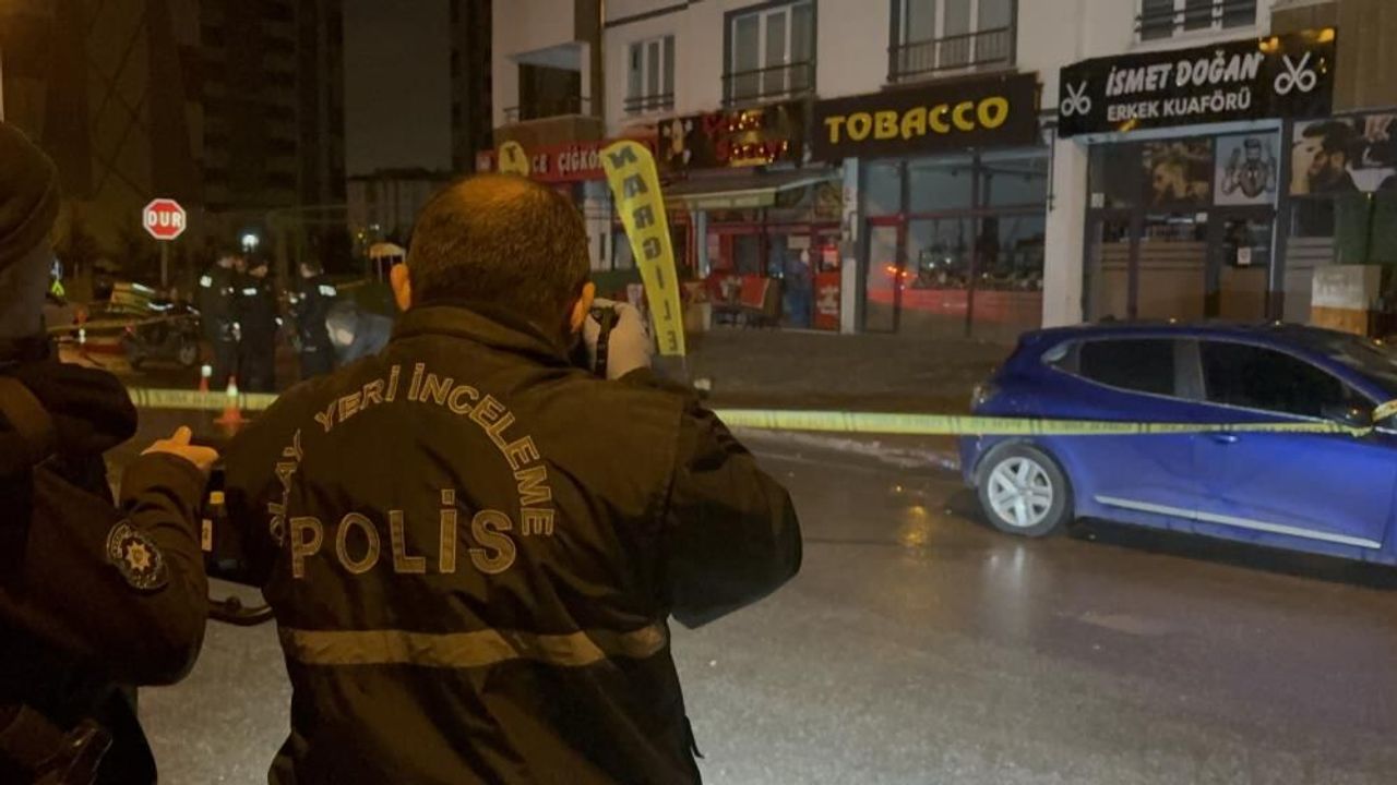 dukkan-kursunlamak-icin-sahiplerinin-cikmasini-bekledi