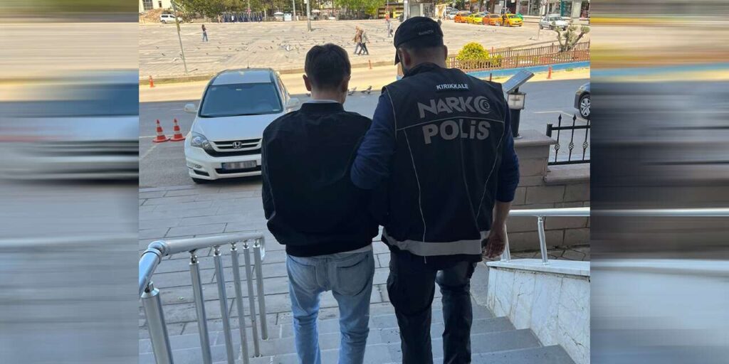 kokain-ve-sentetik-maddeyle-yakalandi!