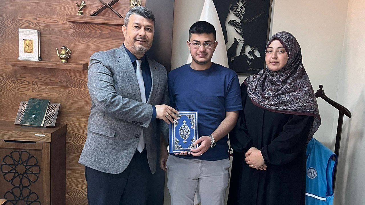 din-gorevlisi-ramazan-ozen-dunya-evine-girdi
