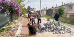 Kırıkkale Belediyesi kilit parke çalışmaları ile mahalleleri yeniliyor