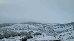 Yozgat’ta bahar ortasında kış manzarası