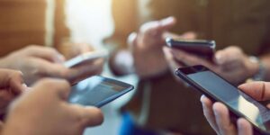 Cep telefonlarında gizli tehlike: Gizli fotoğrafınız çekilebilir!