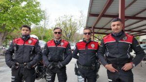 Araç Sürerken Boğazına Erik Kaçtı, Hayatını Yunus Polisleri Kurtardı