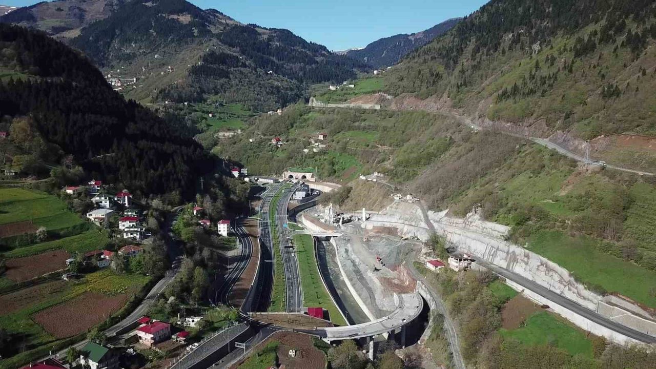 bakan-uraloglu:-‘karadeniz’in-sembolu-zigana-tuneli’mizi-3-yilda-5-milyon-277-bin-434-arac-kullandi’