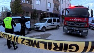Evinde Çıkan Yangını Söndürmek İsterken Yanarak Can Verdi