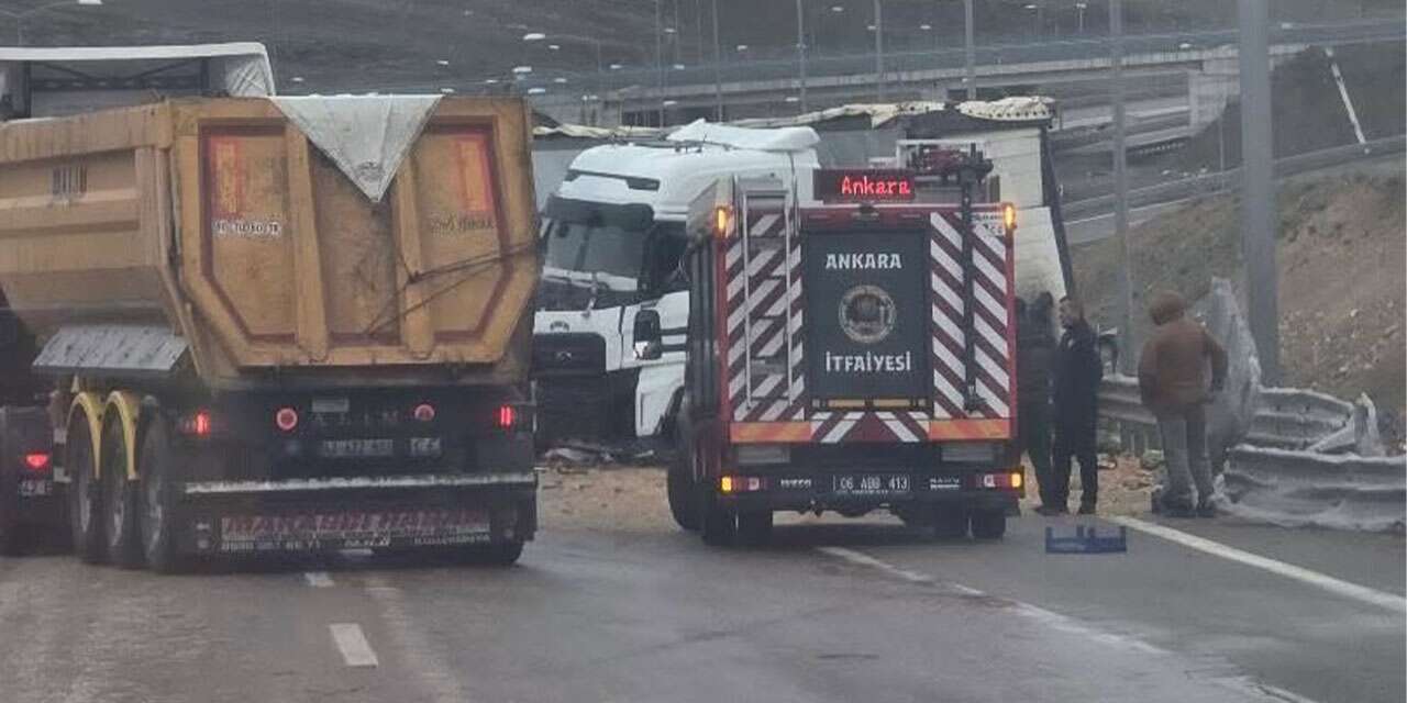meyve-ve-sebze-yuklu-tir-bariyerlere-carpti