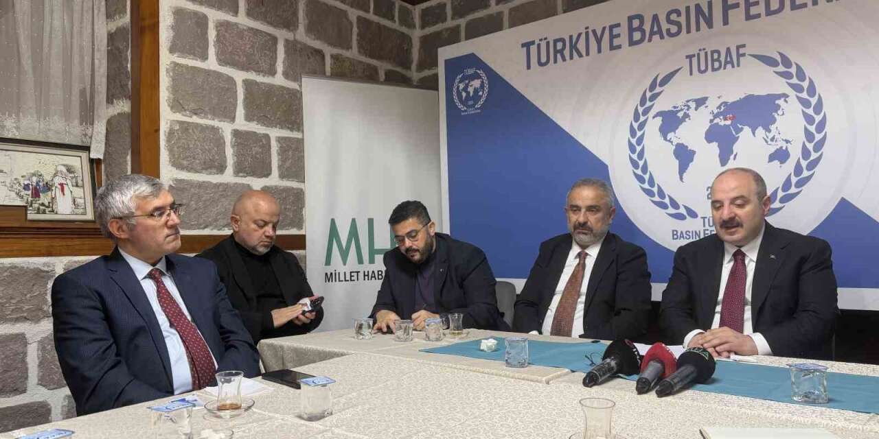 mustafa-varank:-“su-anda-partinin-butun-dizaynini-ozgur-ozel’e-gore-yapiyorlar”