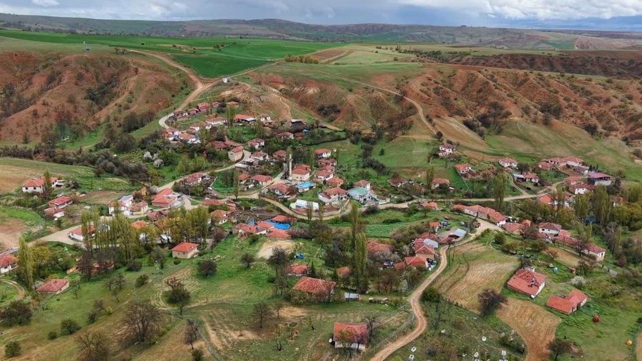 heyelan-koyu-tehdit-ediyor,-vatandas-tedirgin:-“durum-cok-ciddi”