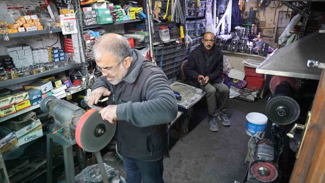 bicak-bileme-mesaisi-basladi