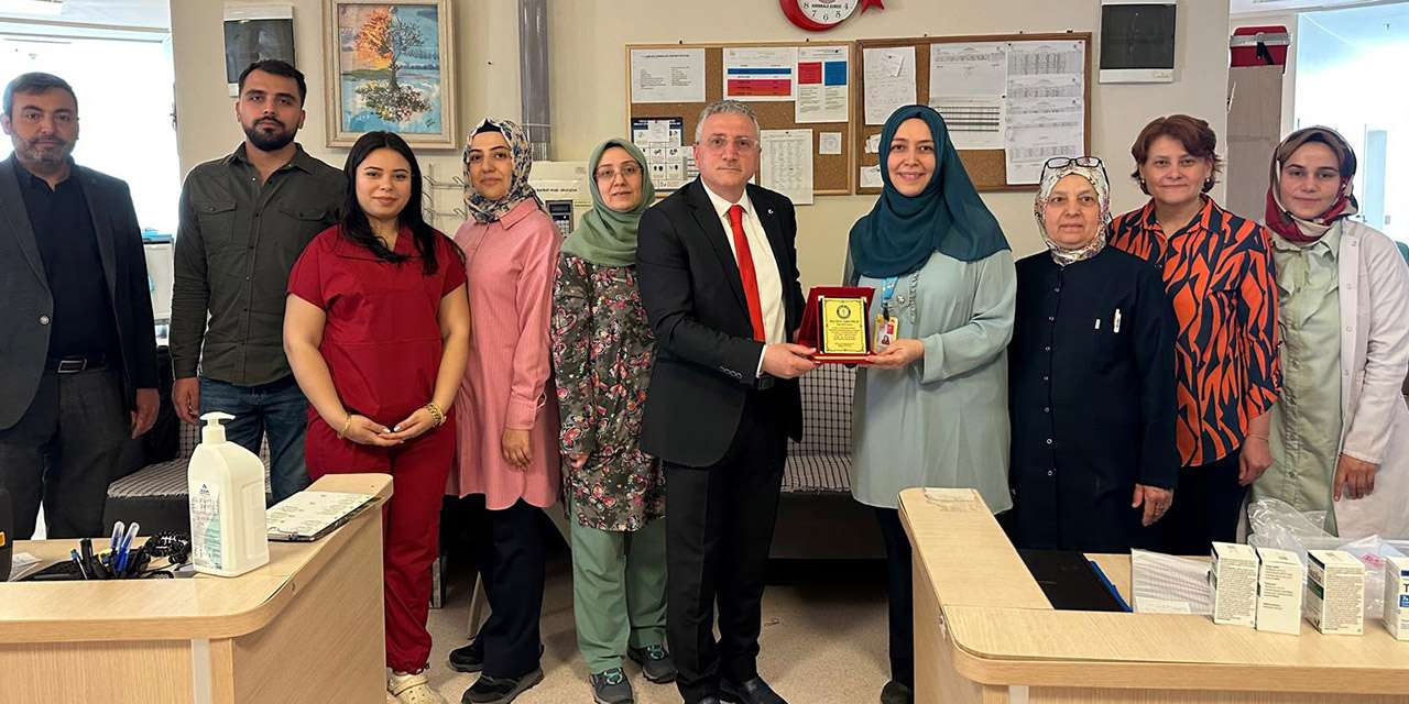 saglik-sen’den-yilin-hekimi’ne-jest:-uzm-dr.-cigdem-unalan’a-tebrik-yagmuru