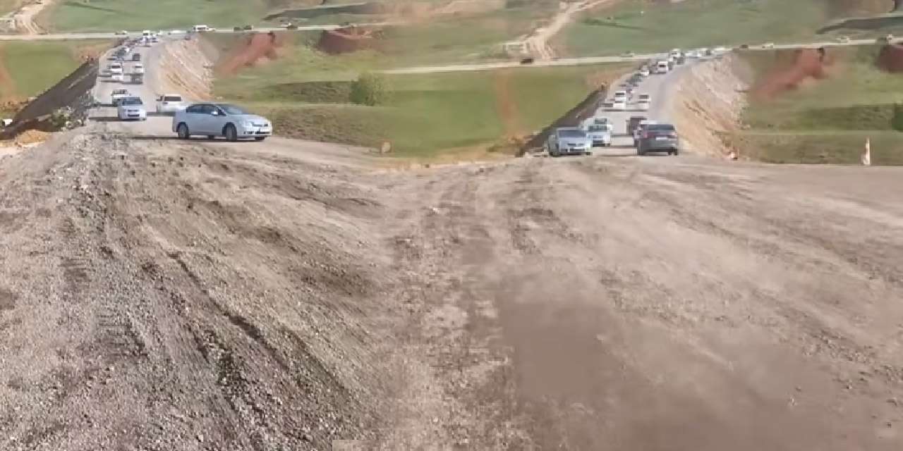 yahsihan-seyrantepe-yol-sorunu-suruculeri-bezdirdi:-cokme-ve-kuyruk-alarmi!