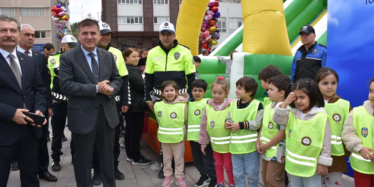 kortej-gecti,-meydan-alkisla-inledi:-kirikkale’de-2026-trafik-haftasi’na-gorkemli-baslangic!