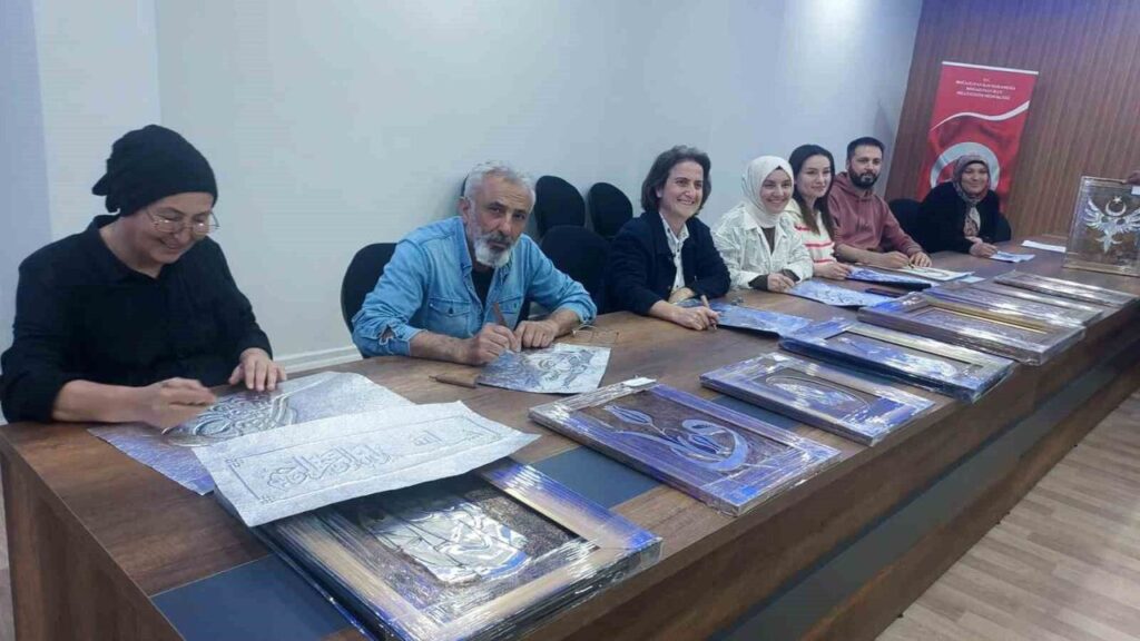 ogretmenevini-once-rolyef-kursuna,-sonra-sergi-salonuna-donusturduler
