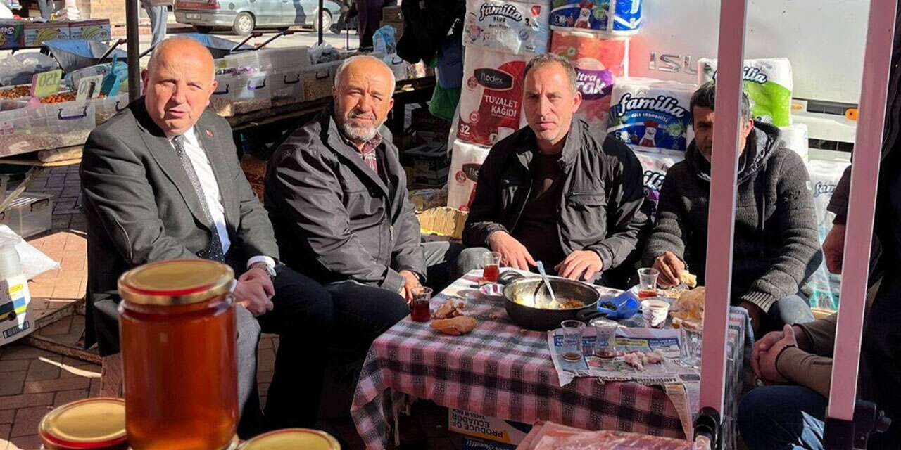 baskan-conger-pazar-esnafiyla-kahvaltida-bulustu