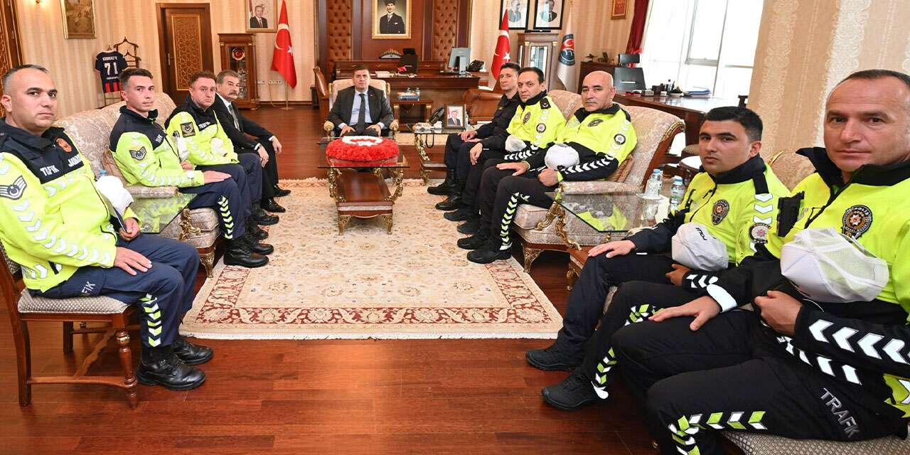 vali-sariibrahim-trafik-personeline-basari-belgesi-verdi