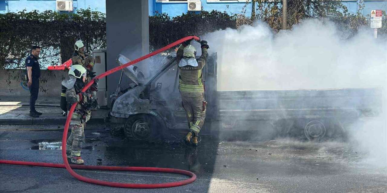 ankara’da-kamyonet-yangini