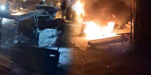 Kırıkkale’de park halindeki otomobil alev alev yandı: Araç hurdaya döndü