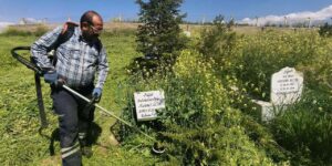 Mezarlıklar yabani otlardan temizleniyor