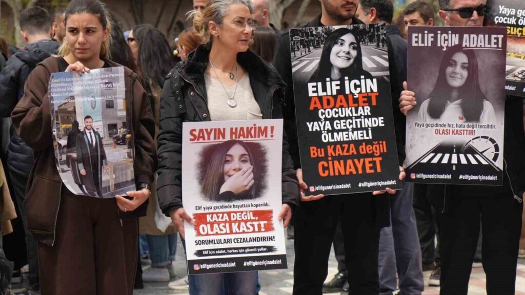 anne-ve-babalar,-hayatini-kaybeden-cocuklari-icin-ulus-meydani’nda-bir-araya-geldi