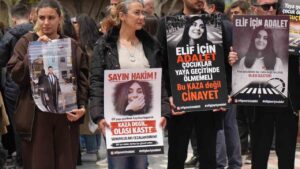 Anne ve babalar, hayatını kaybeden çocukları için Ulus Meydanı’nda bir araya geldi