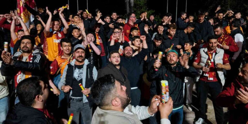 kirikkale’de-taraftarlar,-galatasaray’in-sampiyonlugunu-kutladi