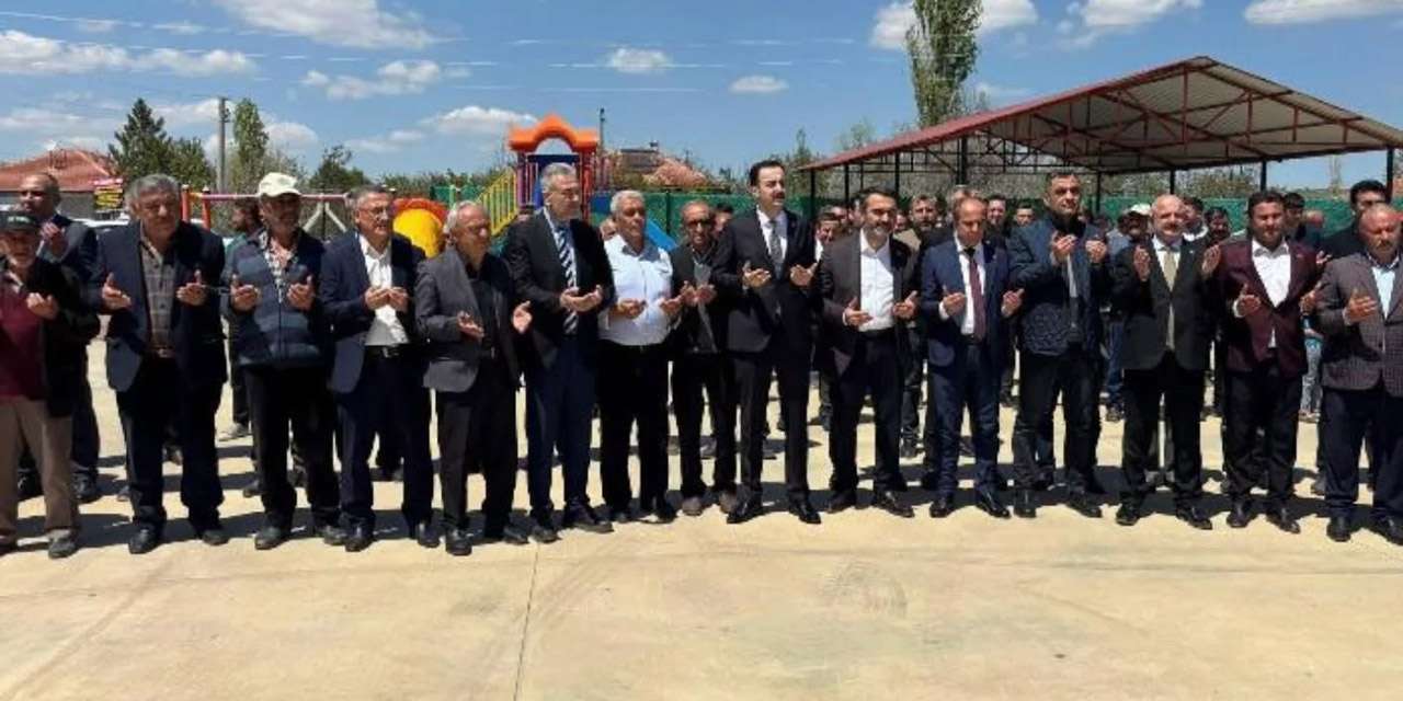 baliseyh’te-binlerce-el-ayni-dua-icin-kalkti:-“rabbim-bolluk-ve-rahmet-versin!”