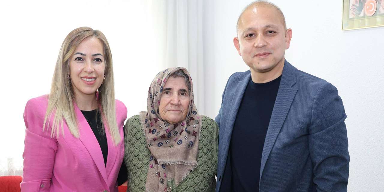 bu-ziyaret-yurek-dagladi!-belediye-baskani-onal’dan-sehit-emanetlerine-bayram-ziyareti