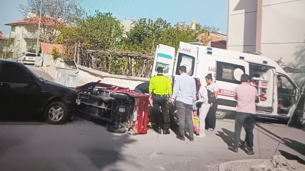 otomobil-ile-elektrikli-motosiklet-carpisti:-2-yarali