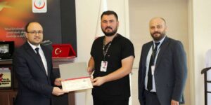 Yüksek İhtisas Hastanesi’nde örnek davranış: Başhekim Varol’dan güler yüzlü personele ödül