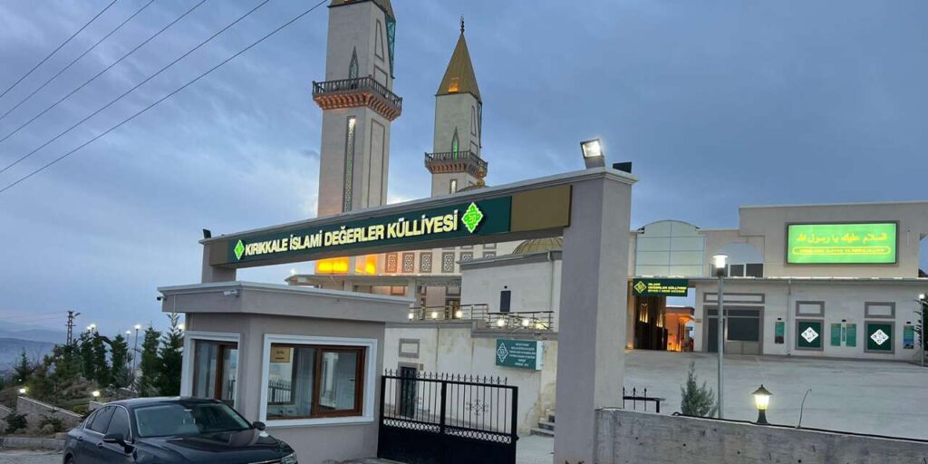 islami-degerler-kulliyesi’nden-gecmislere-vefa-programi