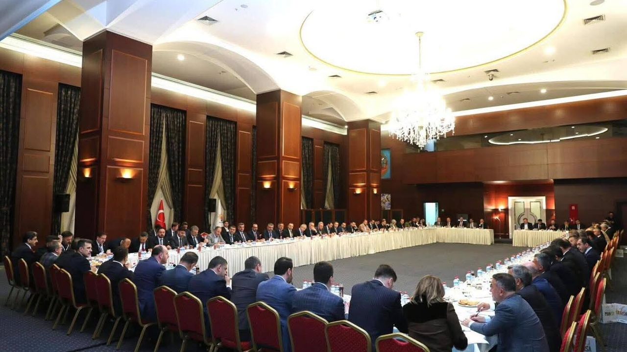 ak-parti’de-sahadaki-calismalar-masaya-yatirildi