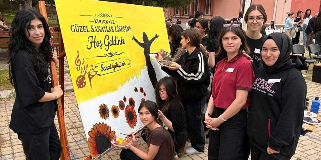 baskan-onal-ve-mudur-guney-hayran-kaldi:-liseli-genclerin-sanat-soleni!