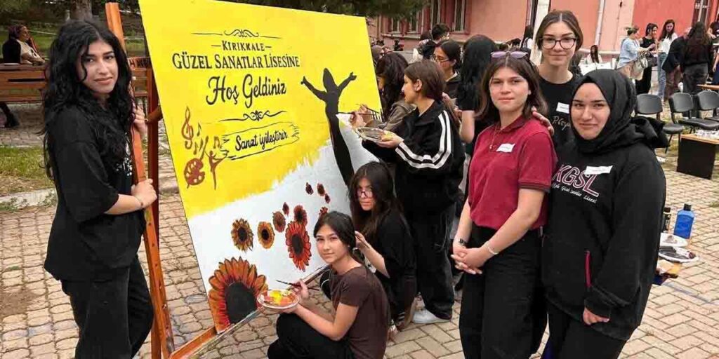 guzel-sanatlar-lisesi-sanatcilara-tas-cikardi