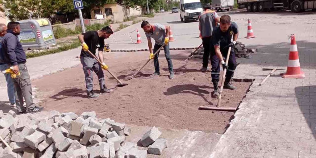 mahalle-yollarinda-yogun-mesai