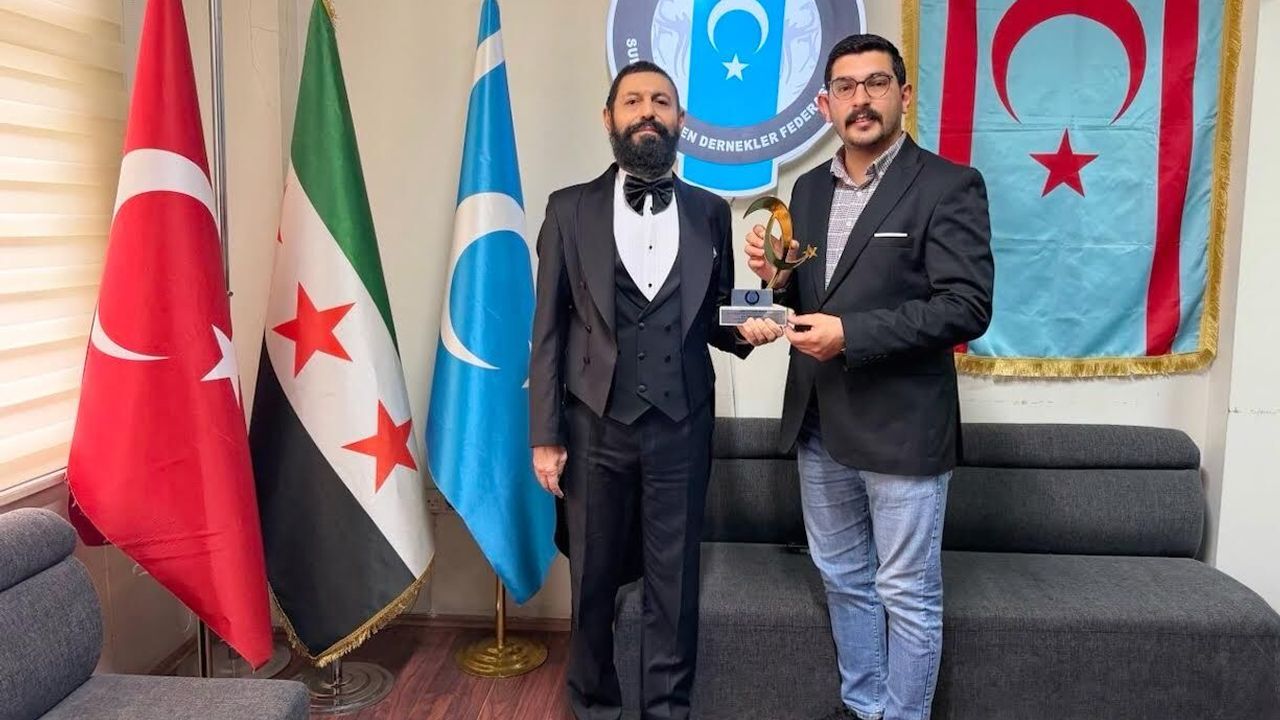 akif-manaf’a-“umut-ve-baris-odulu”-takdim-edildi