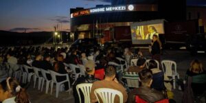 Kampüste nostalji rüzgarı: Gezen sinema tırı Kırıkkale’de