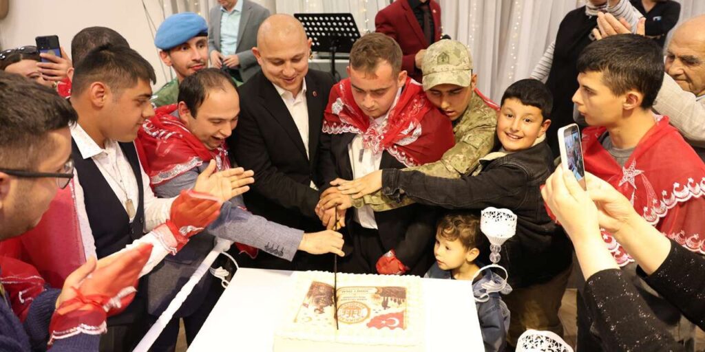 vatanin-en-ozel-bekcileri:-kinalar-yakildi,-pasta-kesildi