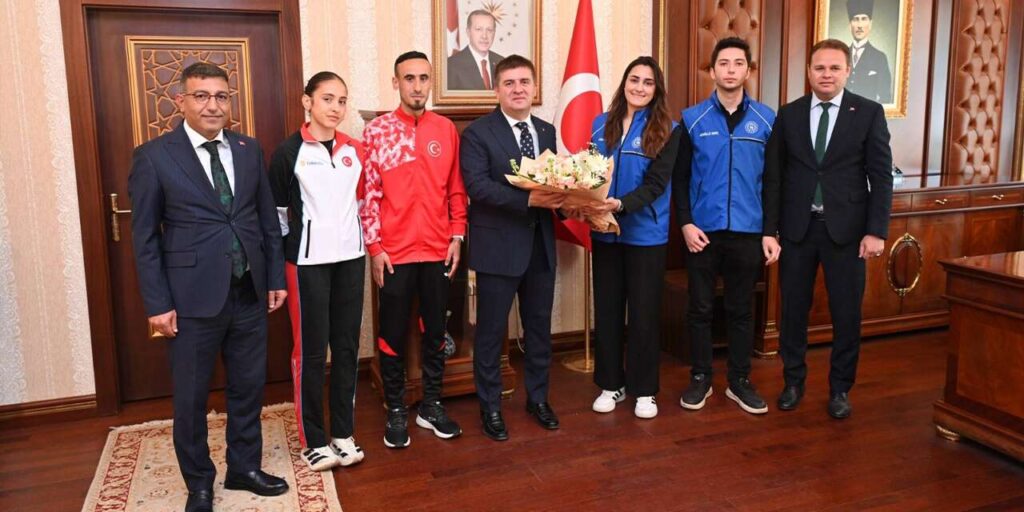 vali-sariibrahim,-genc-sporculari-makaminda-agirladi