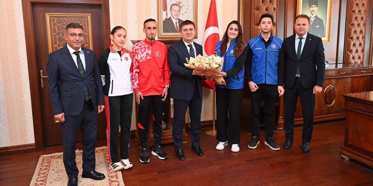 vali-sariibrahim,-genc-sporculari-makaminda-agirladi