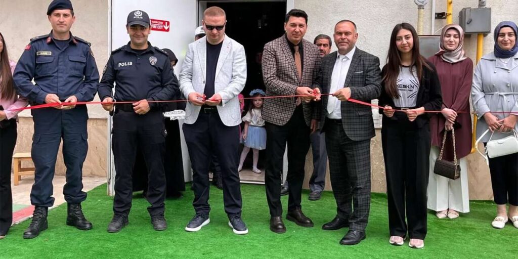 minikler-icin-renkli-dusler-bahcesi-oyun-parki-acildi